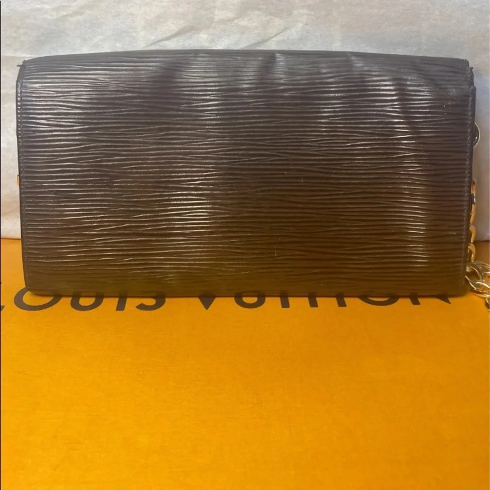 Authentic Louis Vuitton Epi Sarah Wallet - Picture 5 of 12